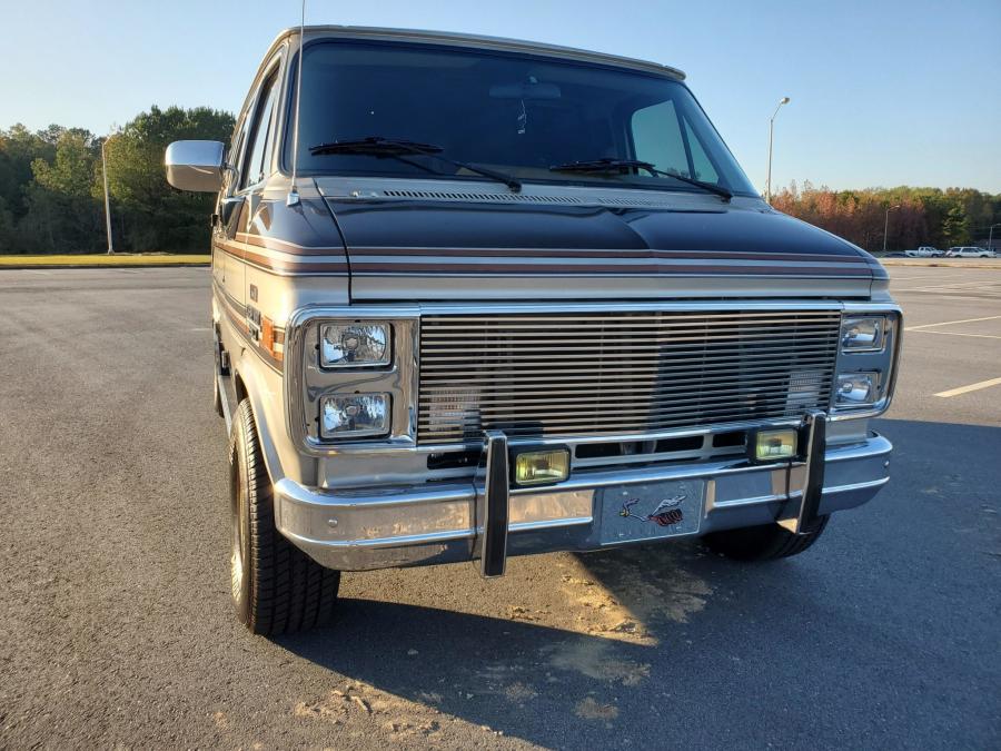  Chevrolet G20 Conversion Van  (CG21305) 1988 года  (фото 17 из 257)